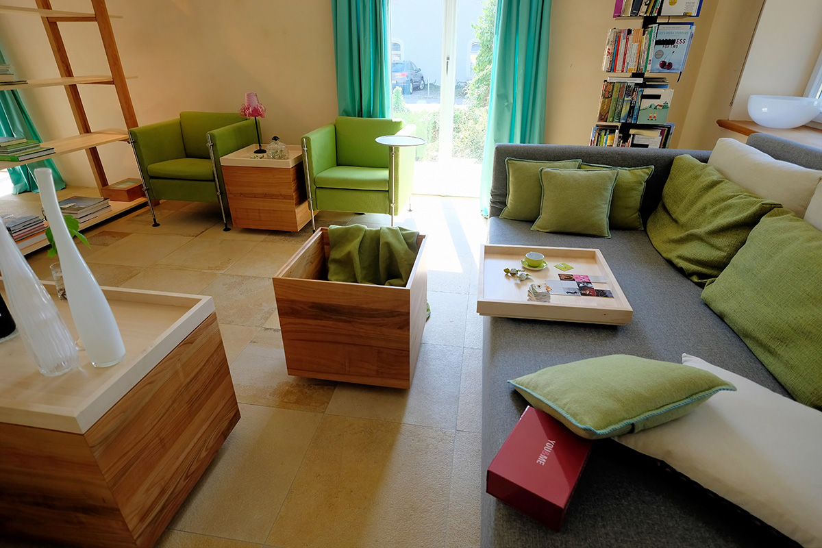 T.! Tisch mit Tablett – Detail 4